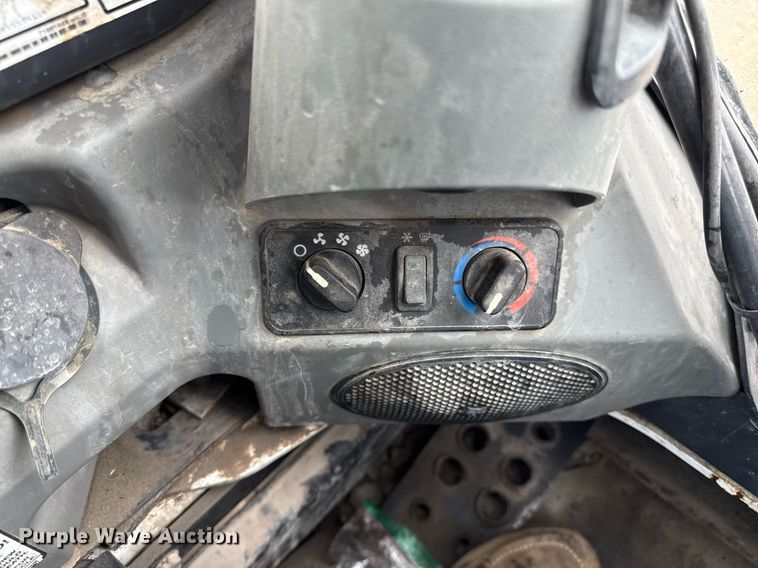 image for item DY8029 2016 Bobcat T750 tracked skid steer loader