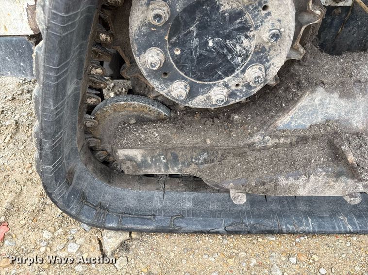 image for item DY8029 2016 Bobcat T750 tracked skid steer loader