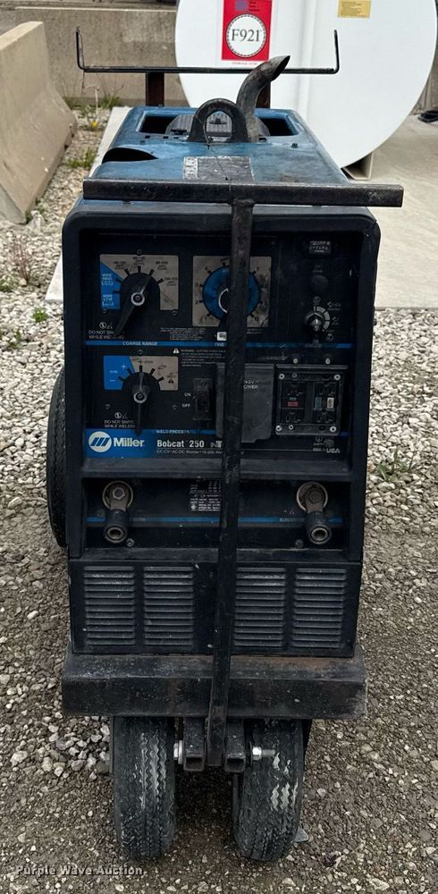 image for item DY8033 Miller Bobcat 250 welder