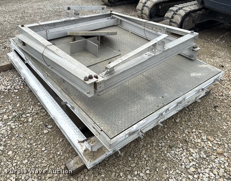 image for item DY8034 (2) roof hatches