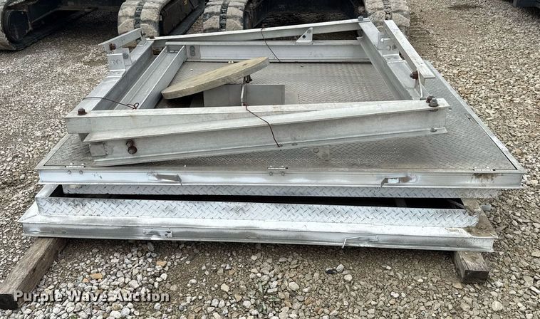 image for item DY8034 (2) roof hatches