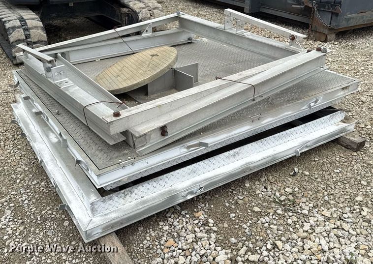 image for item DY8034 (2) roof hatches