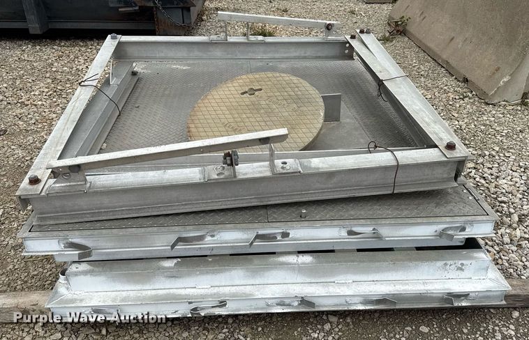 image for item DY8034 (2) roof hatches