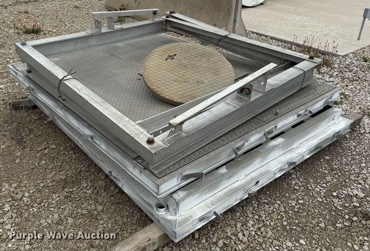 image for item DY8034 (2) roof hatches