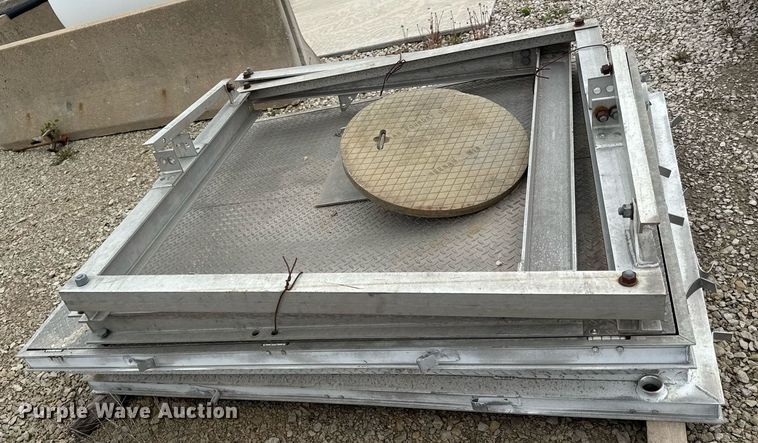 image for item DY8034 (2) roof hatches