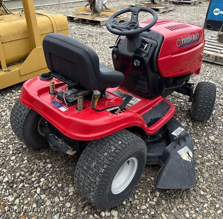 image for item DY8036 2007 Troy Bilt Pony lawn mower