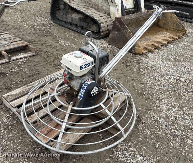 image for item DY8040 Terex power trowel