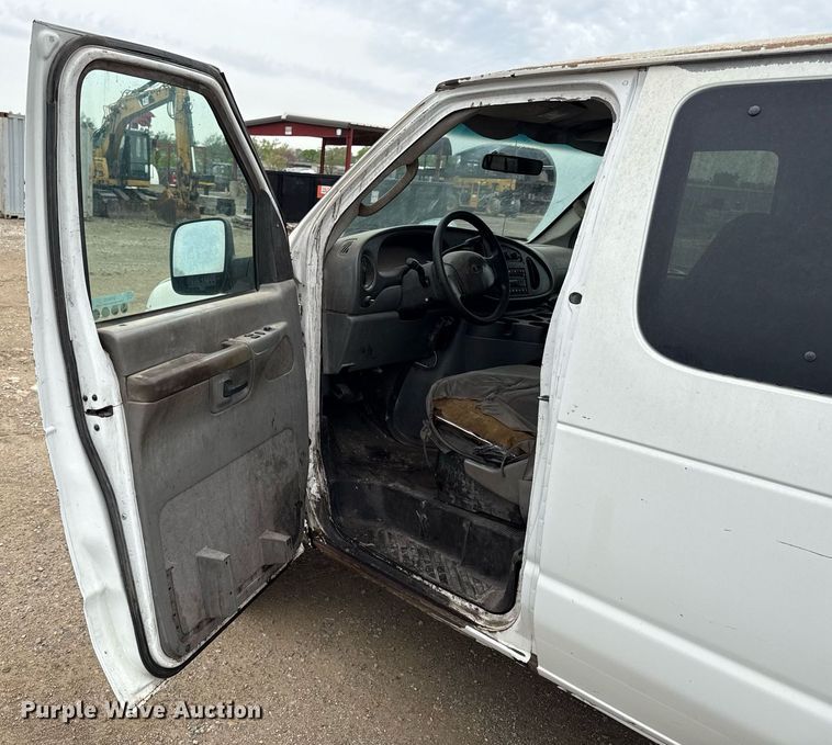 image for item DY8042 2006 Ford E350 Super Duty van