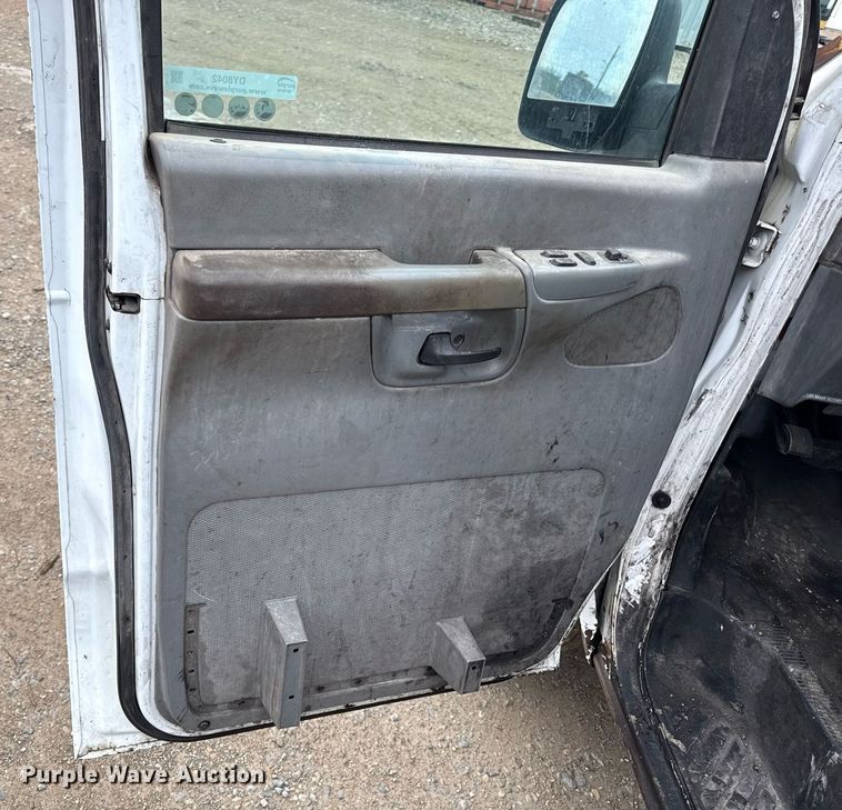 image for item DY8042 2006 Ford E350 Super Duty van