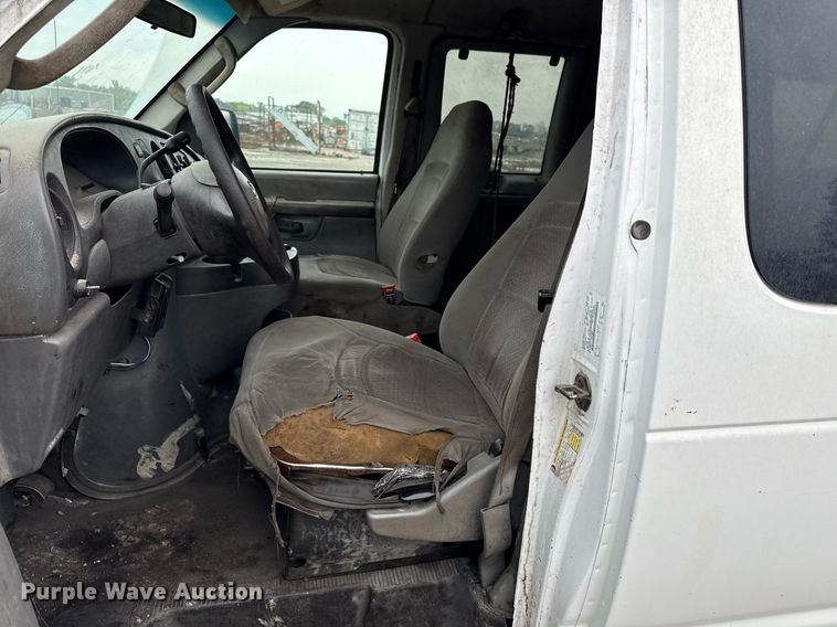 image for item DY8042 2006 Ford E350 Super Duty van