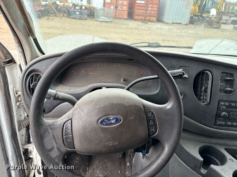 image for item DY8042 2006 Ford E350 Super Duty van