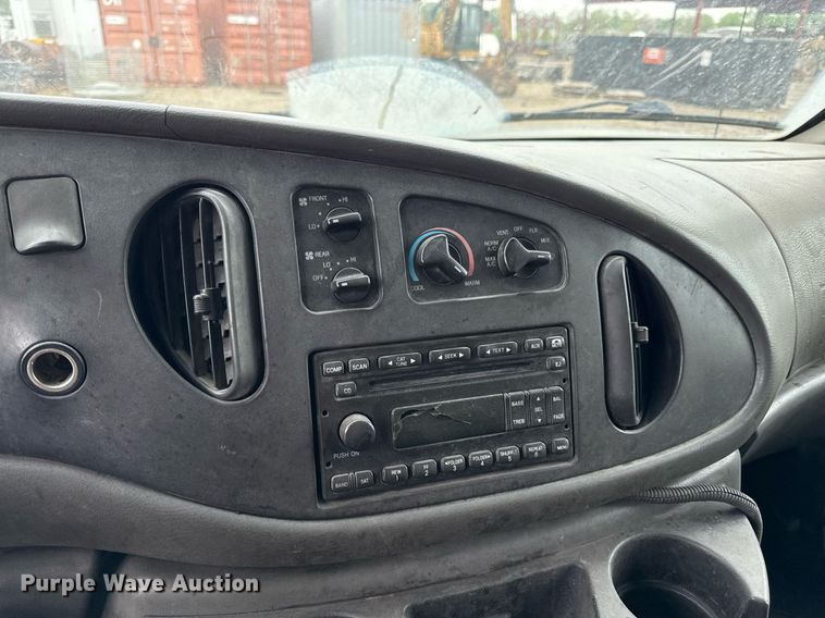 image for item DY8042 2006 Ford E350 Super Duty van