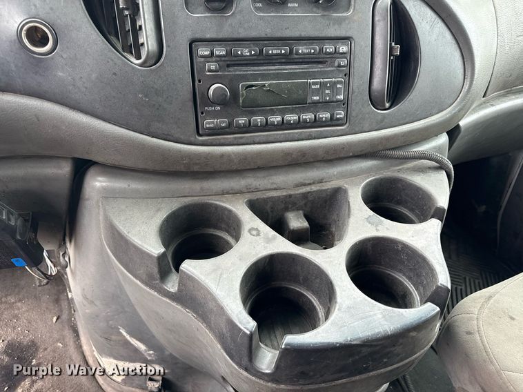 image for item DY8042 2006 Ford E350 Super Duty van