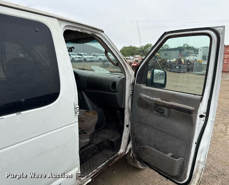 image for item DY8042 2006 Ford E350 Super Duty van