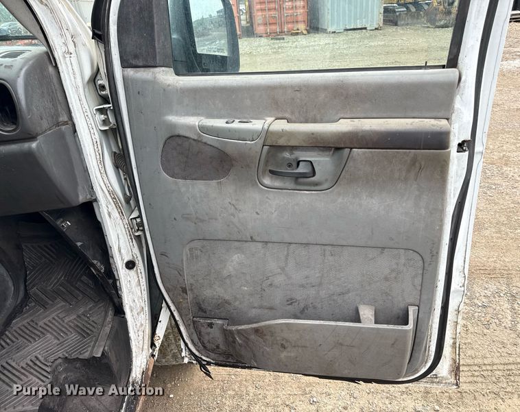 image for item DY8042 2006 Ford E350 Super Duty van