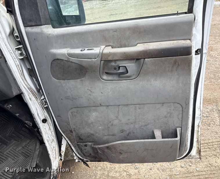 image for item DY8042 2006 Ford E350 Super Duty van