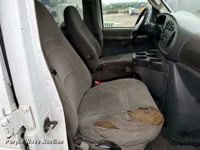 image for item DY8042 2006 Ford E350 Super Duty van
