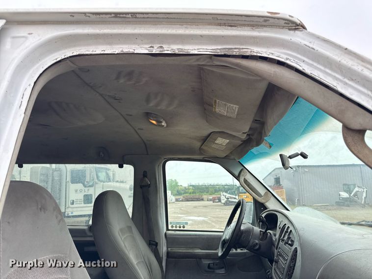 image for item DY8042 2006 Ford E350 Super Duty van