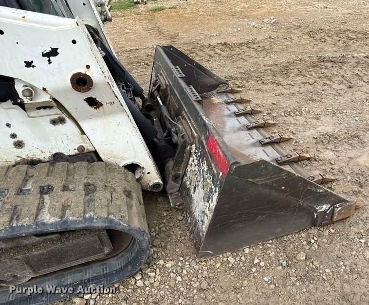 image for item DY8043 2016 Bobcat T750 tracked skid steer loader