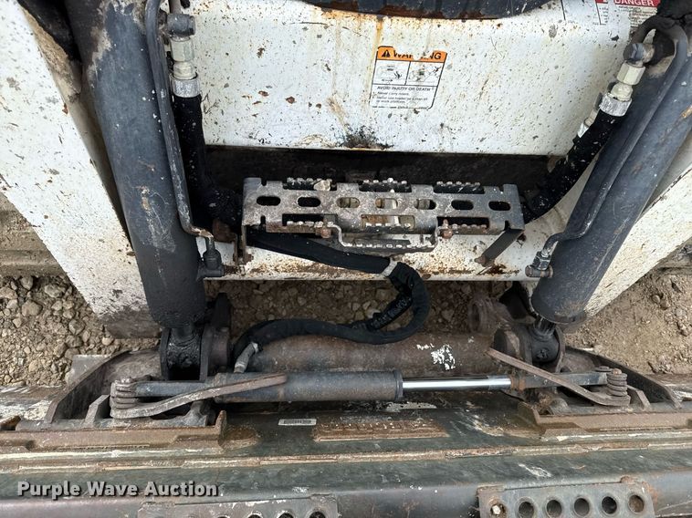 image for item DY8043 2016 Bobcat T750 tracked skid steer loader