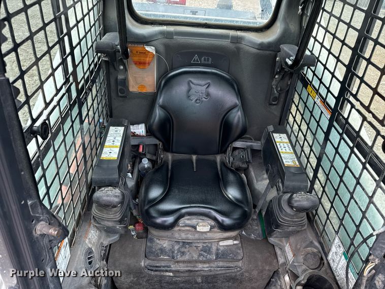 image for item DY8043 2016 Bobcat T750 tracked skid steer loader