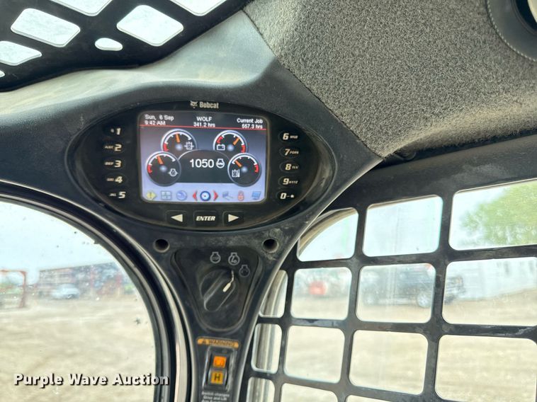 image for item DY8043 2016 Bobcat T750 tracked skid steer loader