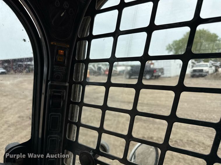 image for item DY8043 2016 Bobcat T750 tracked skid steer loader