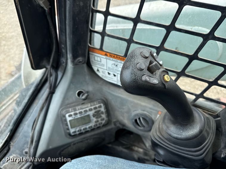 image for item DY8043 2016 Bobcat T750 tracked skid steer loader