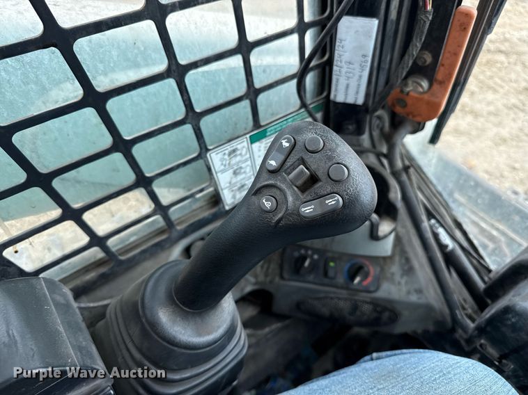 image for item DY8043 2016 Bobcat T750 tracked skid steer loader