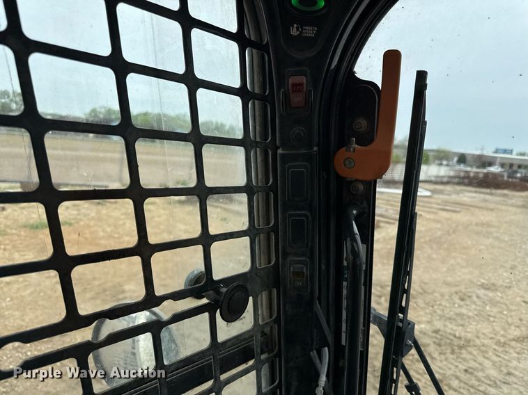 image for item DY8043 2016 Bobcat T750 tracked skid steer loader