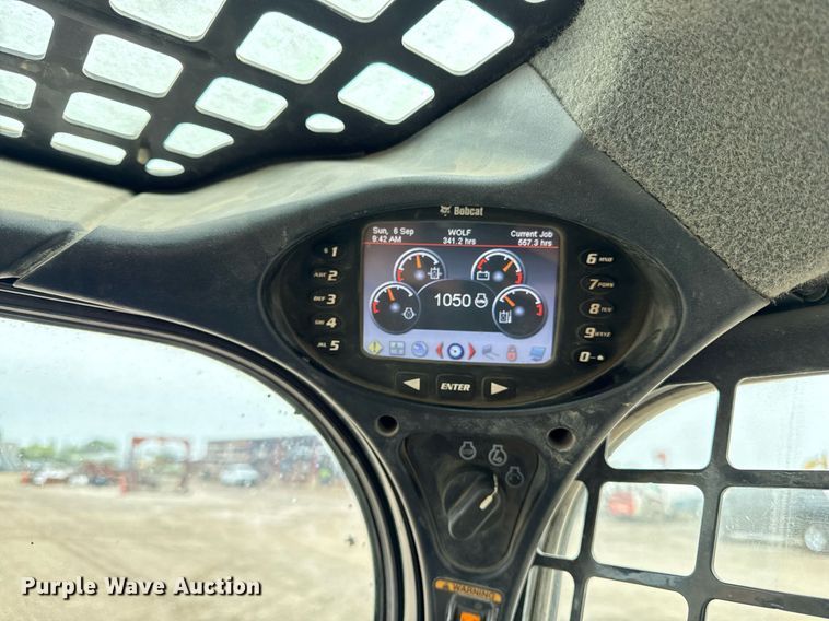image for item DY8043 2016 Bobcat T750 tracked skid steer loader