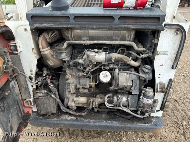 image for item DY8043 2016 Bobcat T750 tracked skid steer loader