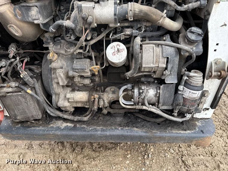 image for item DY8043 2016 Bobcat T750 tracked skid steer loader