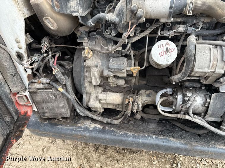 image for item DY8043 2016 Bobcat T750 tracked skid steer loader