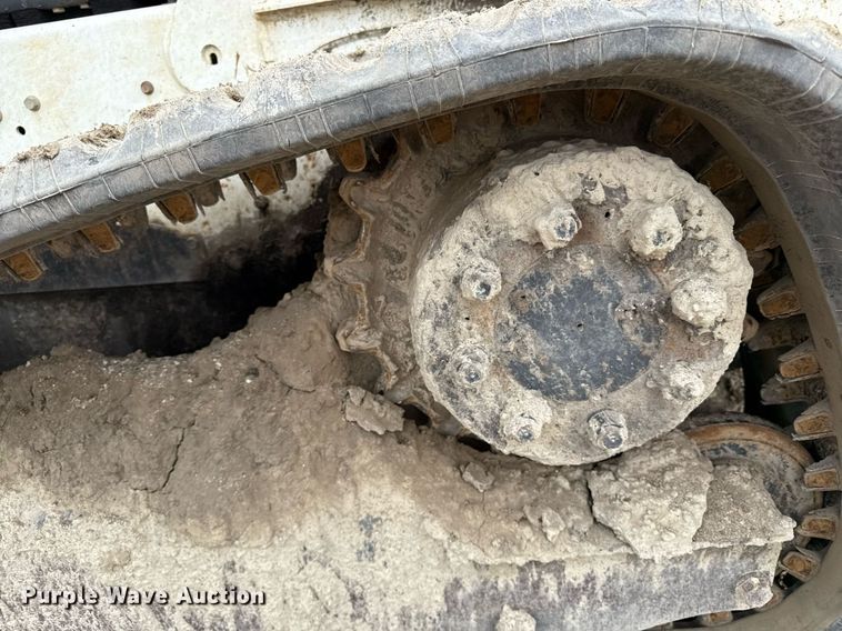 image for item DY8043 2016 Bobcat T750 tracked skid steer loader