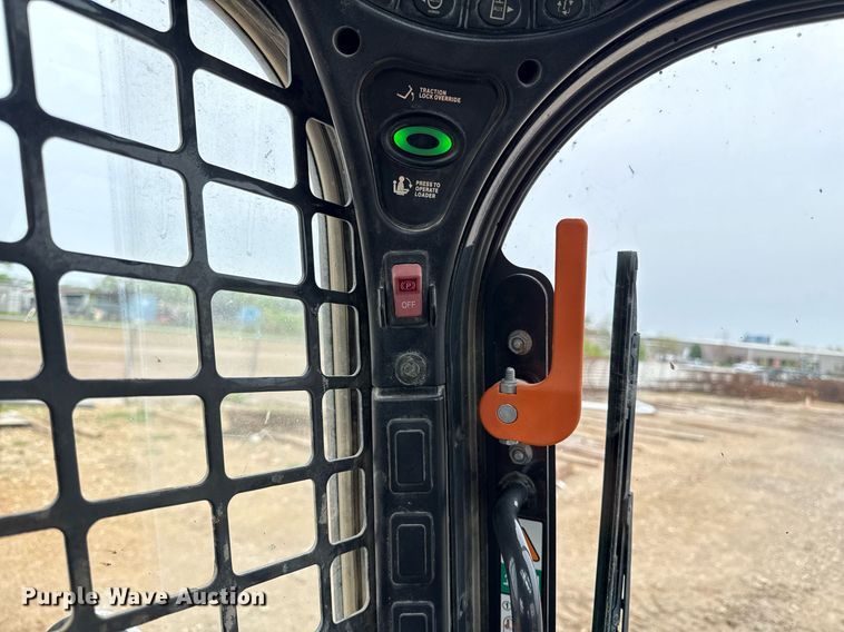 image for item DY8044 2018 Bobcat T770 tracked skid steer loader