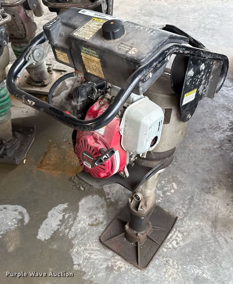 image for item DY8046 MBW Ground Pounder R422 plate compactor