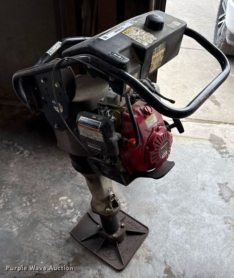 image for item DY8046 MBW Ground Pounder R422 plate compactor