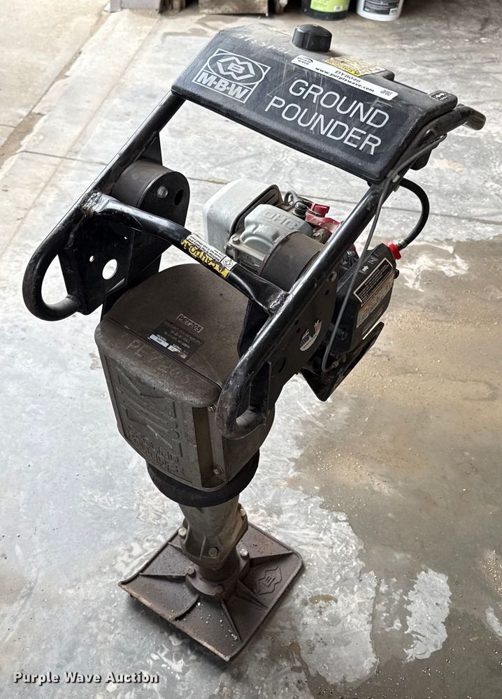 image for item DY8046 MBW Ground Pounder R422 plate compactor