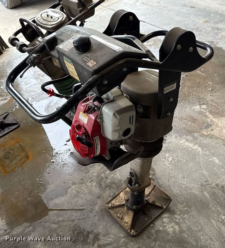 image for item DY8049 MBW Ground Pounder R422 plate compactor