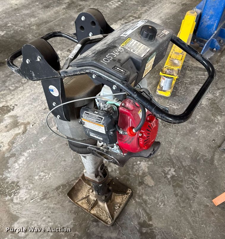 image for item DY8049 MBW Ground Pounder R422 plate compactor