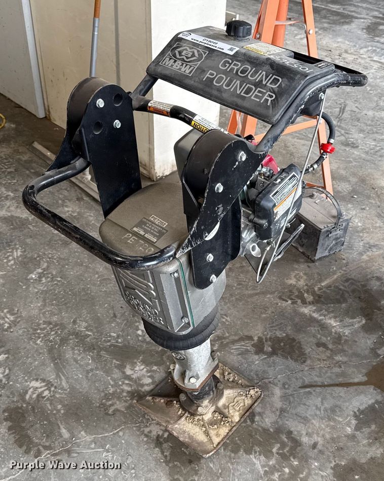 image for item DY8049 MBW Ground Pounder R422 plate compactor