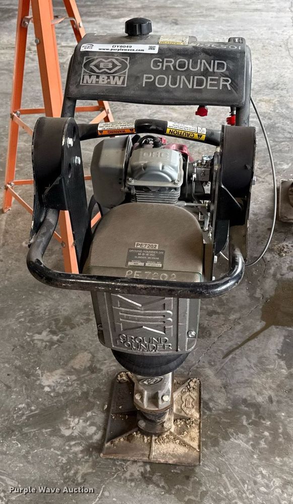 image for item DY8049 MBW Ground Pounder R422 plate compactor