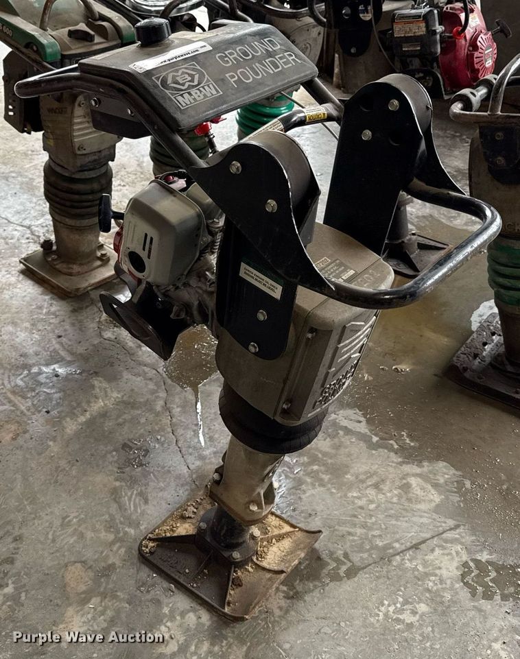 image for item DY8049 MBW Ground Pounder R422 plate compactor