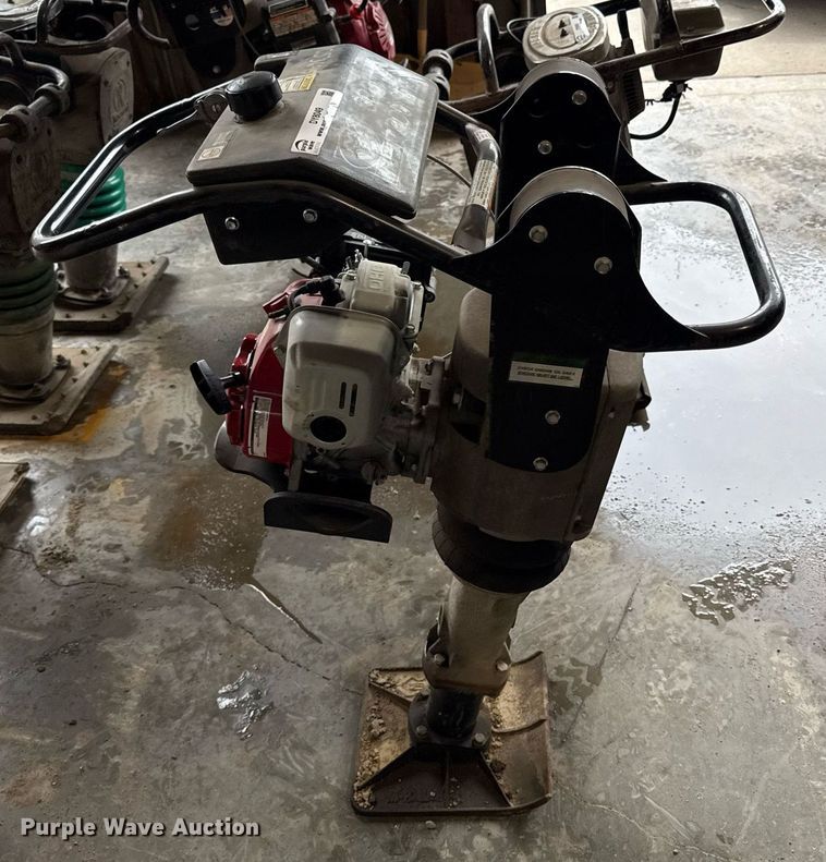 image for item DY8049 MBW Ground Pounder R422 plate compactor