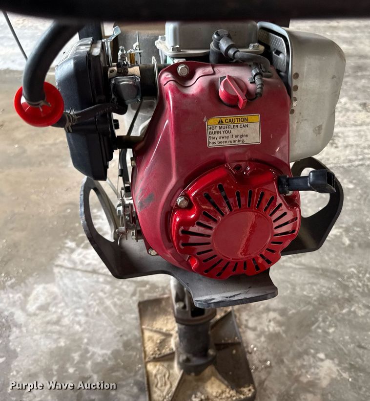 image for item DY8049 MBW Ground Pounder R422 plate compactor