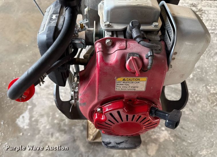 image for item DY8049 MBW Ground Pounder R422 plate compactor