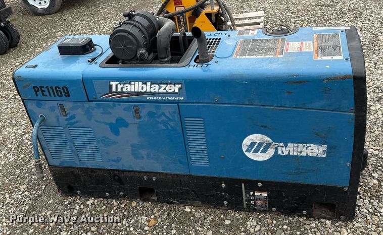 image for item DY8050 Miller Trailblazer 302 Air Pak  welder/generator