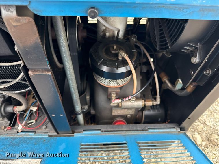 image for item DY8050 Miller Trailblazer 302 Air Pak  welder/generator