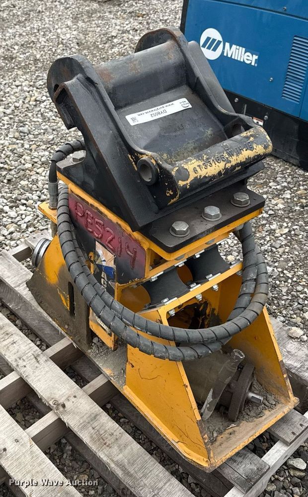 image for item DY8052 Arrowhead Rockdrill ACP350 plate compactor